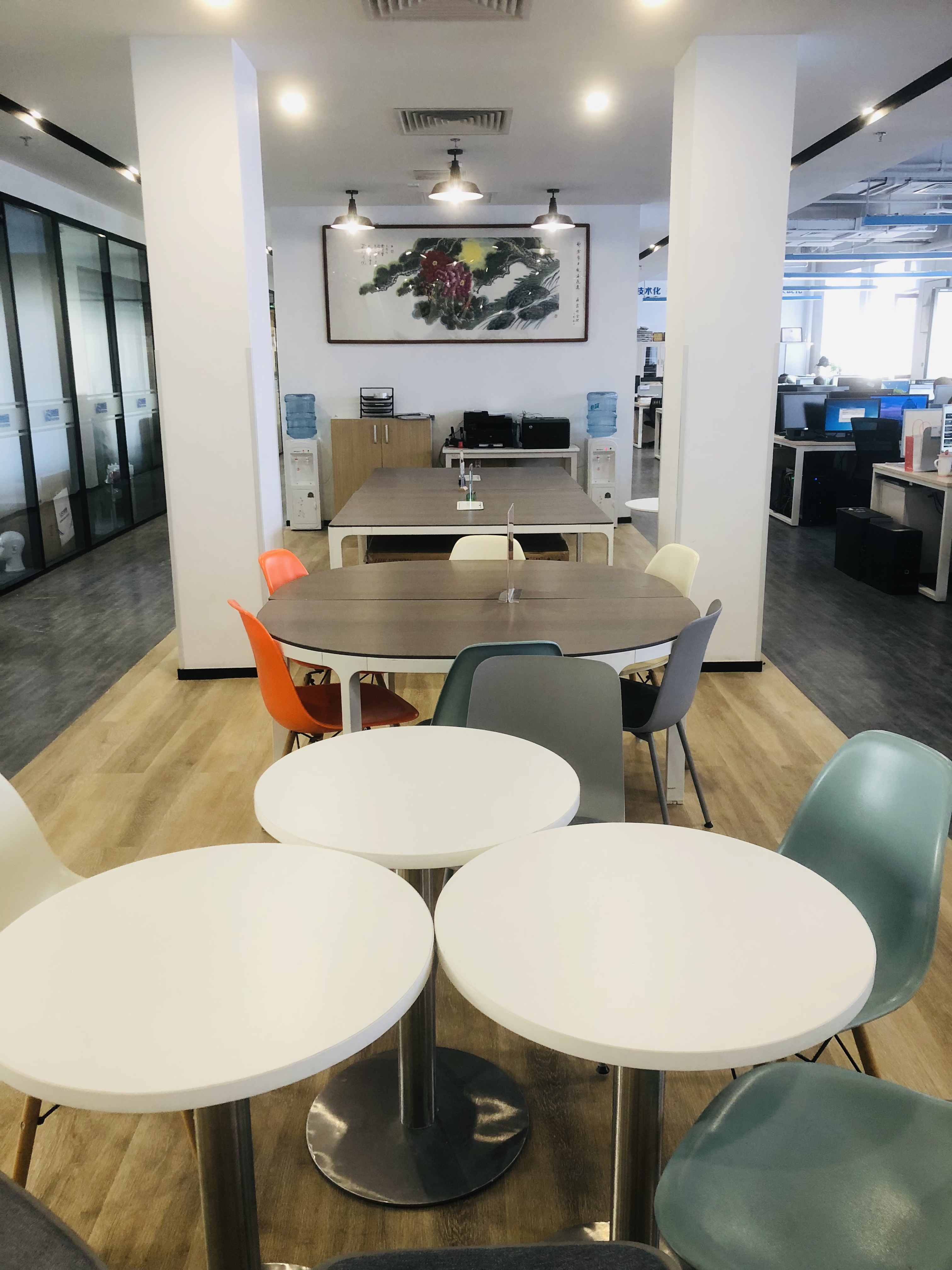 9d70c35ed378d9e73b1018c2393fbf11.jpg 茶水间.jpg